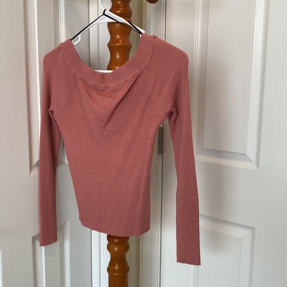 4 for $25 Divided H&M Ribbed Kinnted V-Neck Sweater - Picture 4 of 5